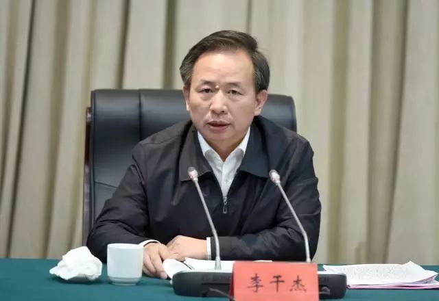 新任环保部长推动绿色变革，共建美好生态环境未来